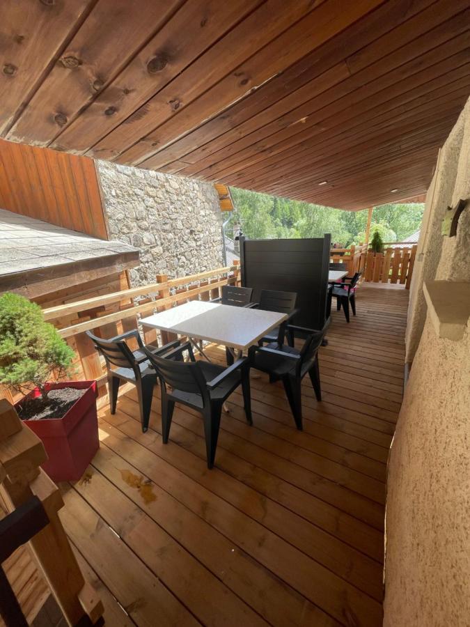 L Alpin Bel Appartement Avec Terrasse Dans Vieille Ferme De Montagne Renovee เลซอร์ ภายนอก รูปภาพ
