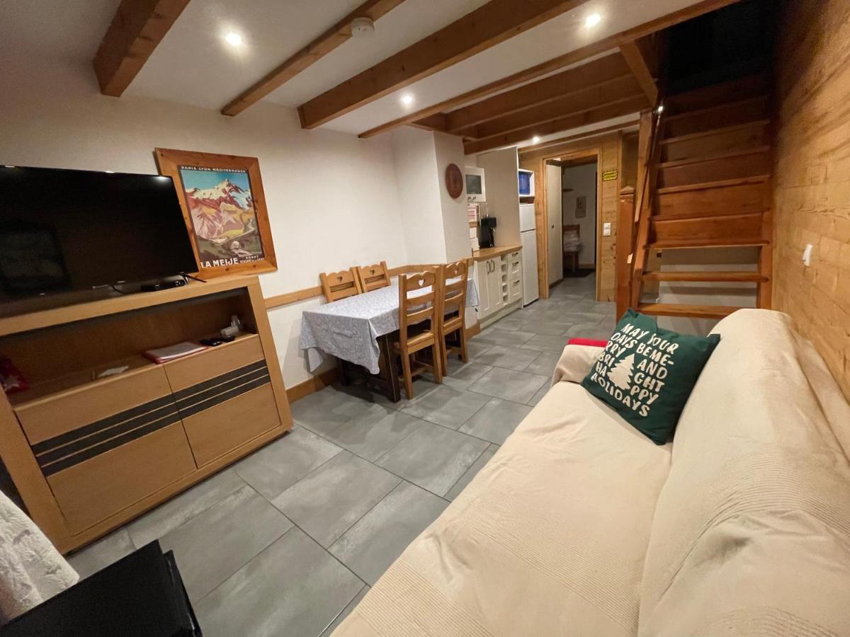L Alpin Bel Appartement Avec Terrasse Dans Vieille Ferme De Montagne Renovee เลซอร์ ภายนอก รูปภาพ